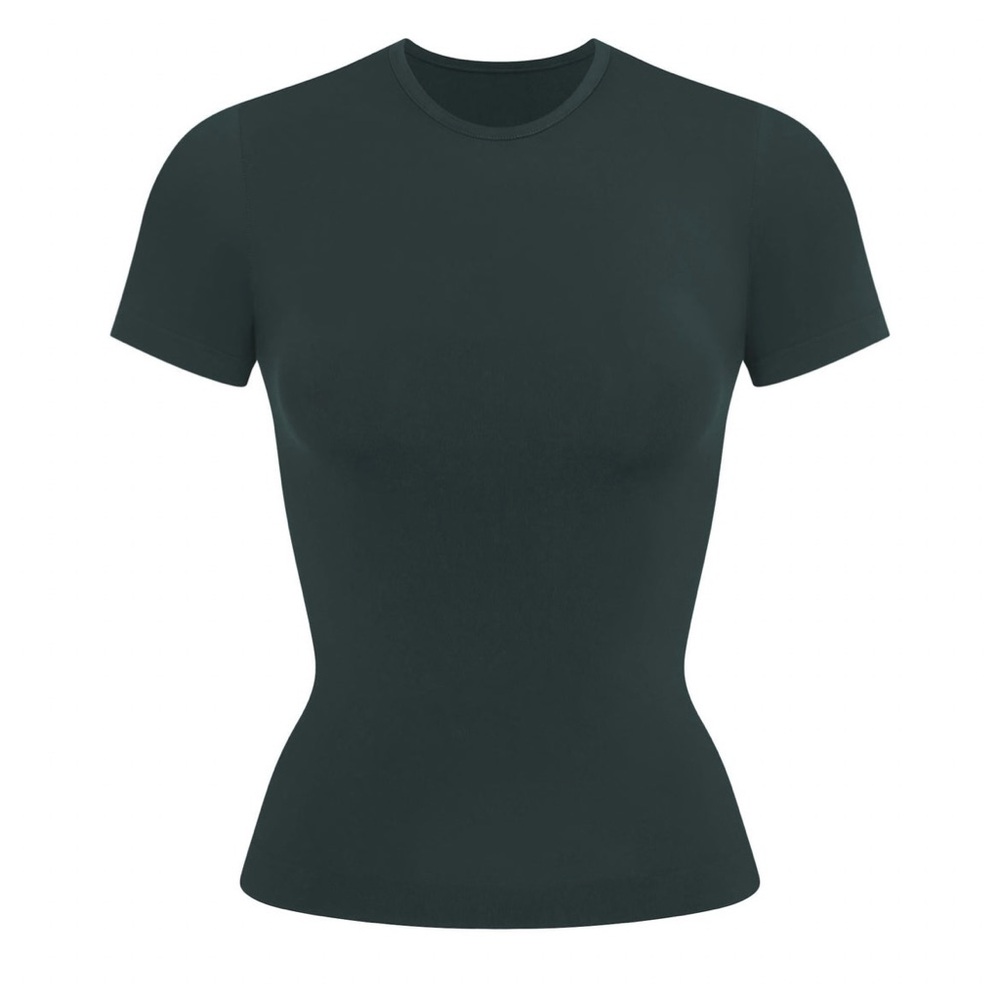 SKIMS SOFT SMOOTHING T-SHIRT (NWT)